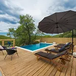 Dundo Pero - Four Bedroom With Swimming Pool And Sea View Babino Polje