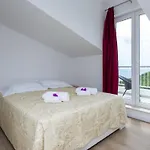 Villa Dundo Pero - Four Bedroom With Swimming Pool And Sea View