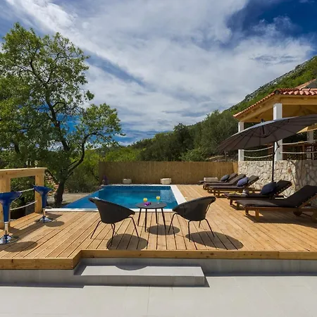 Dundo Pero - Four Bedroom With Swimming Pool And Sea View 别墅