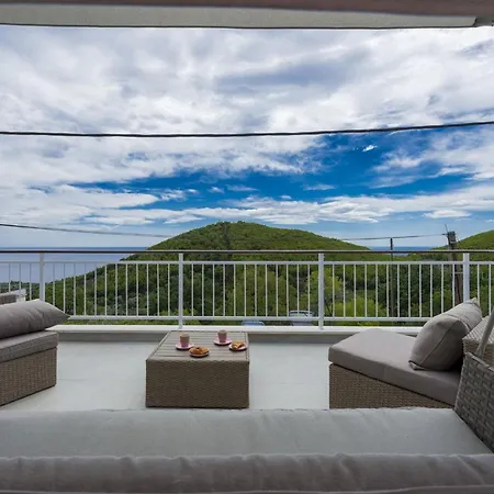 Dundo Pero - Four Bedroom With Swimming Pool And Sea View