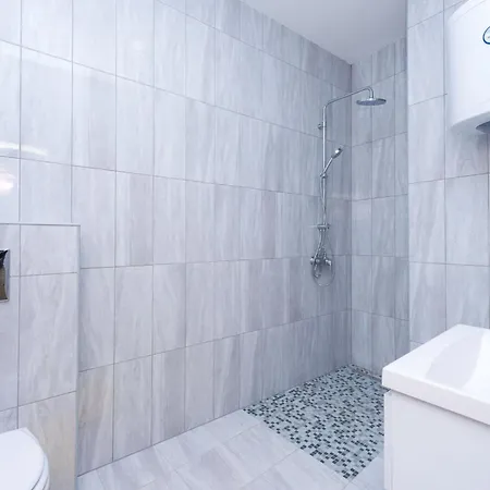 Dundo Pero - Four Bedroom With Swimming Pool And Sea View *