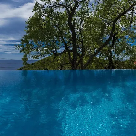 Villa Dundo Pero - Four Bedroom With Swimming Pool And Sea View