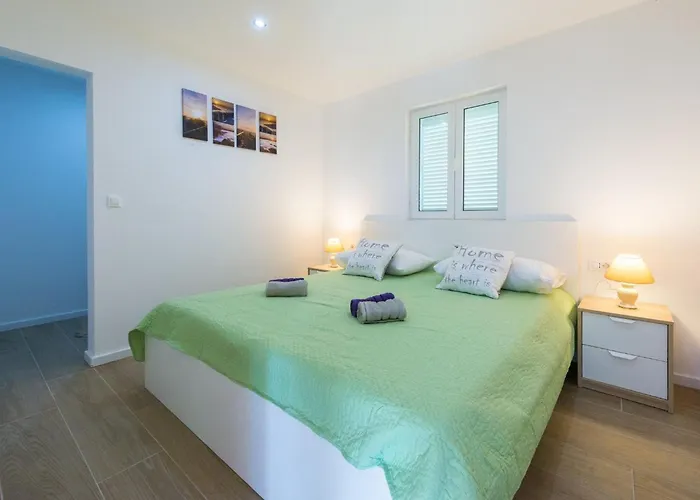 Dundo Pero - Four Bedroom With Swimming Pool And Sea View Babino Polje