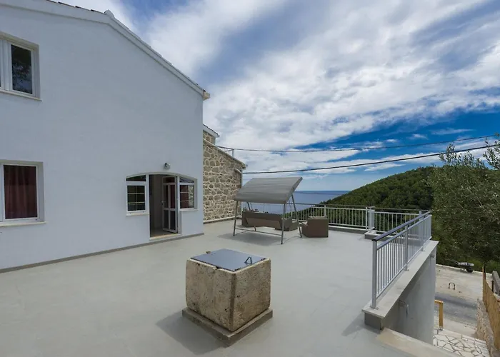 Dundo Pero - Four Bedroom With Swimming Pool And Sea View